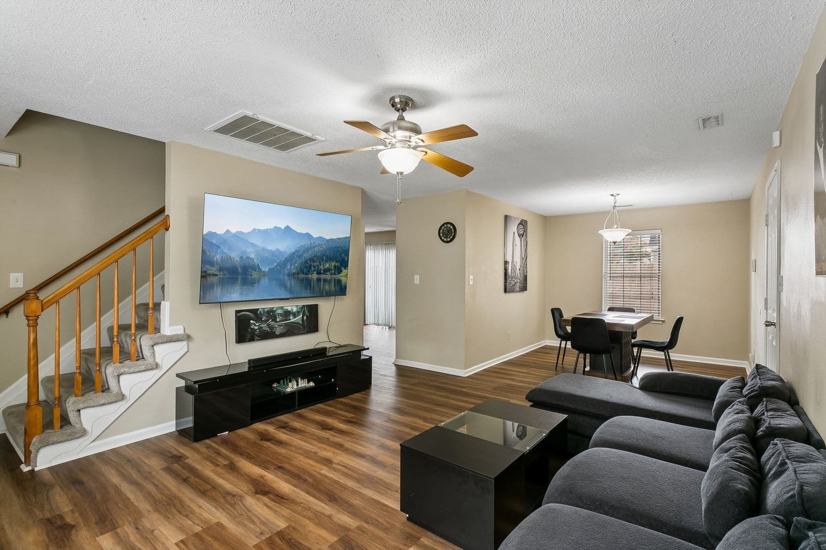 Newport News House: 187 N Hunt Club Run