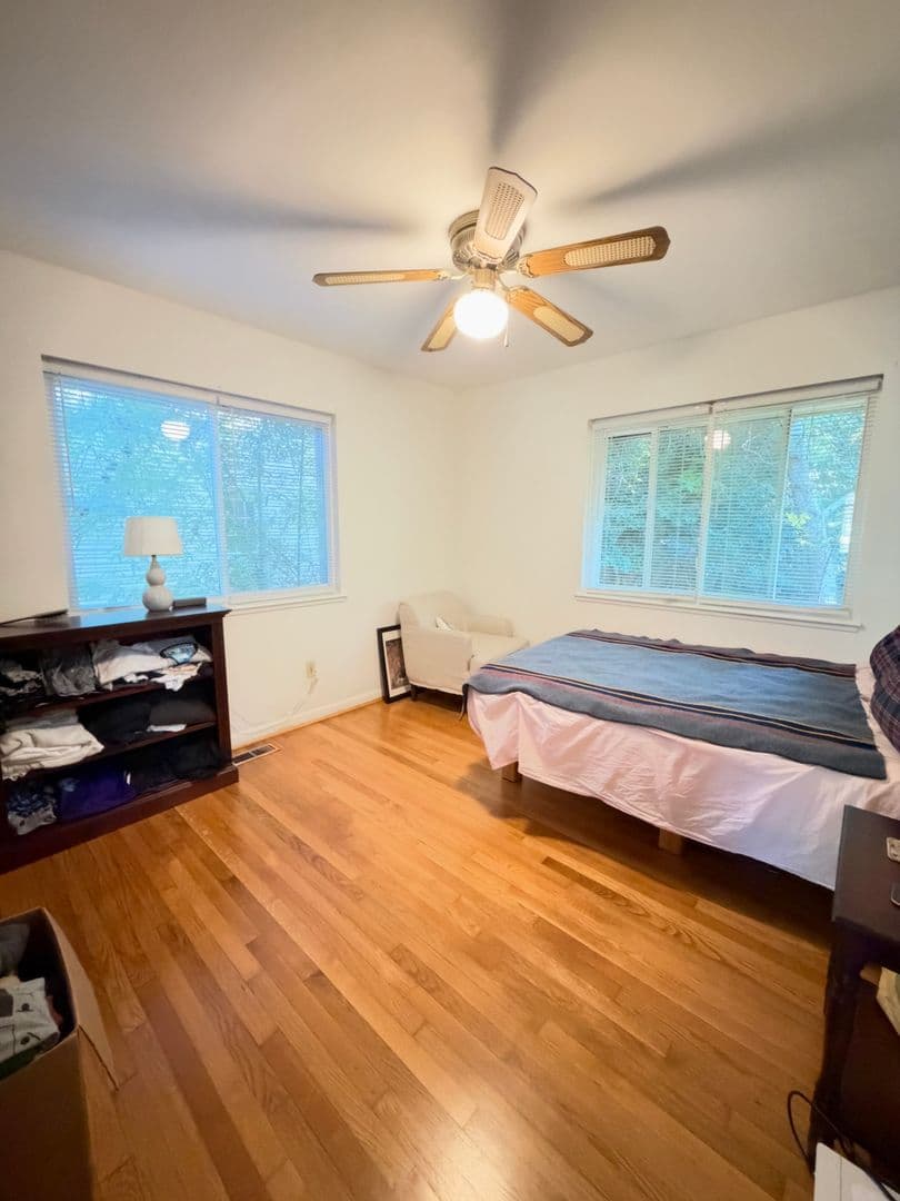 Williamsburg House: 120 Mimosa Drive