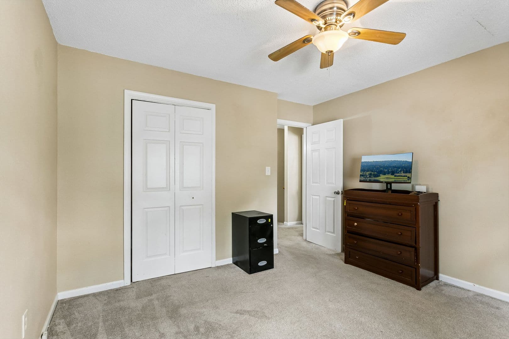 Newport News House: 187 N Hunt Club Run