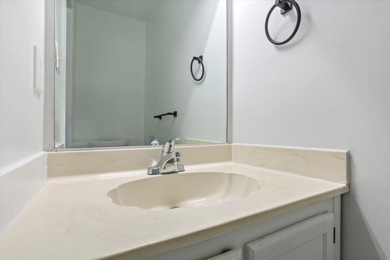 Virginia Beach Townhome: 5525 Campus Drive