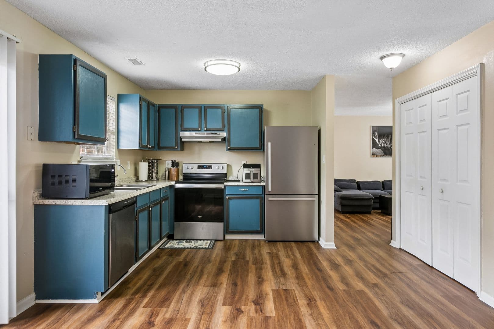 Newport News House: 187 N Hunt Club Run