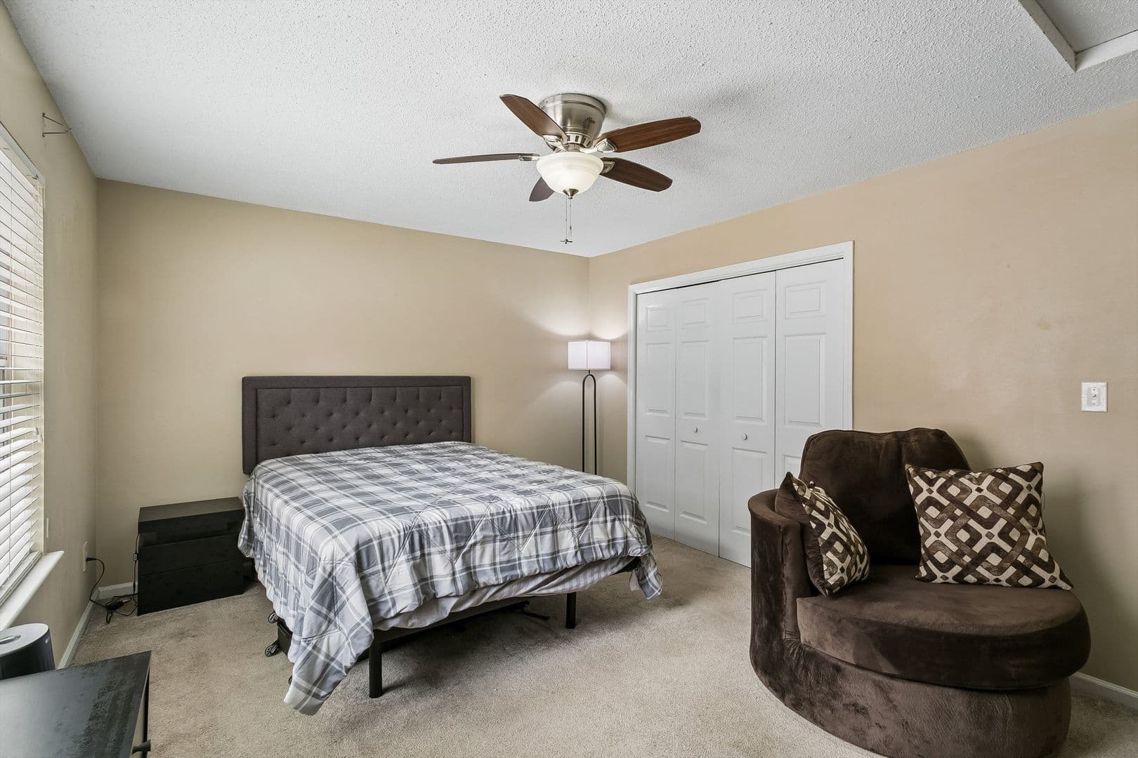 Newport News House: 187 N Hunt Club Run