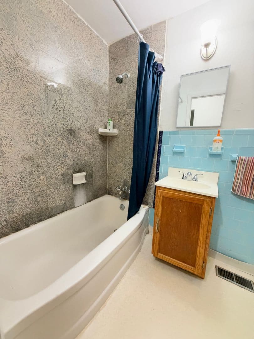 Williamsburg House: 120 Mimosa Drive
