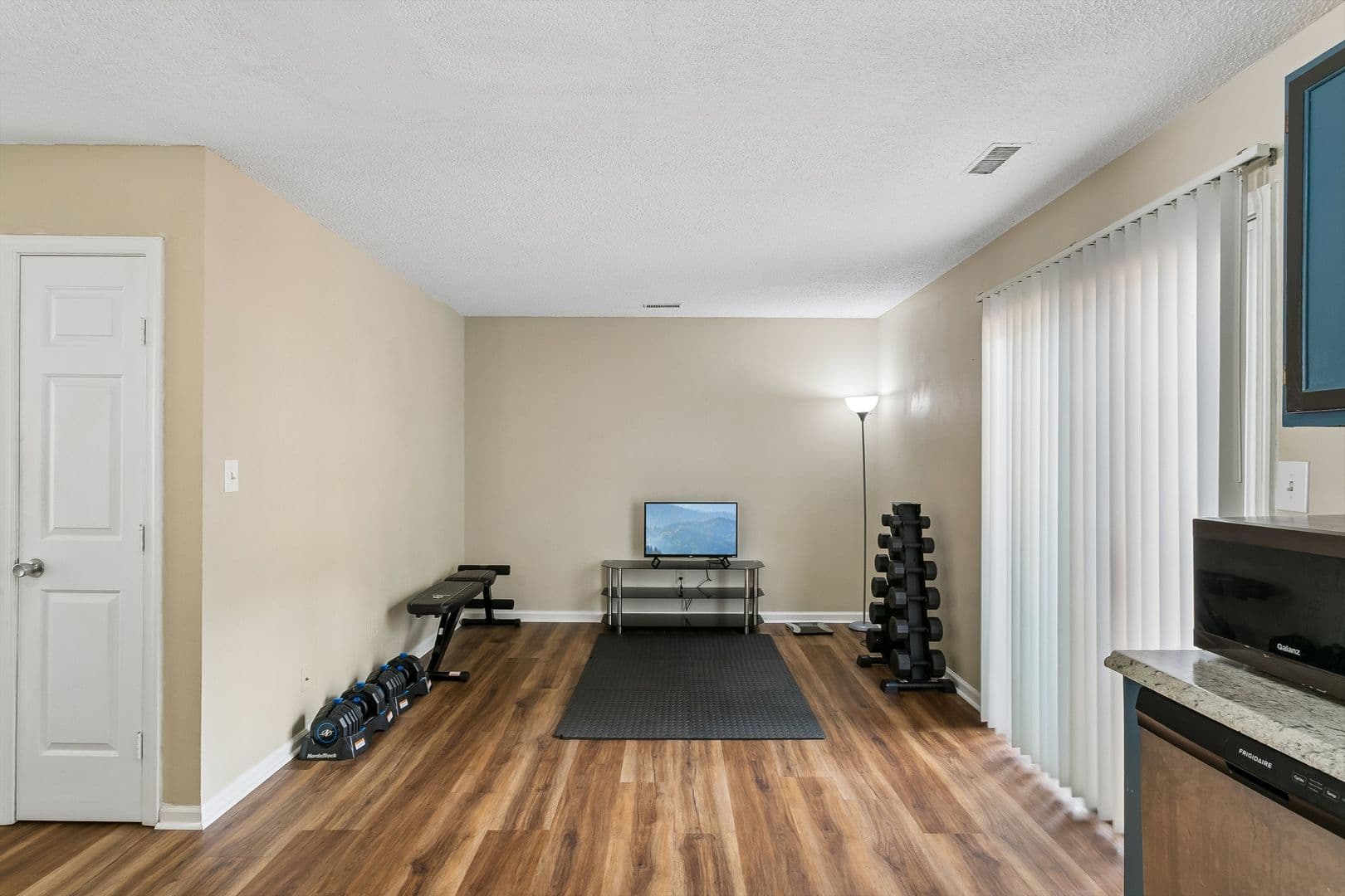 Newport News House: 187 N Hunt Club Run