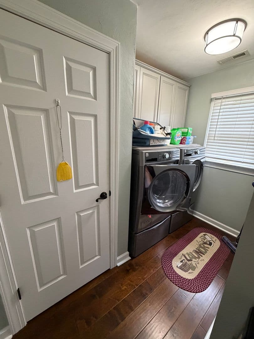Suffolk House: 7003 Neal Court