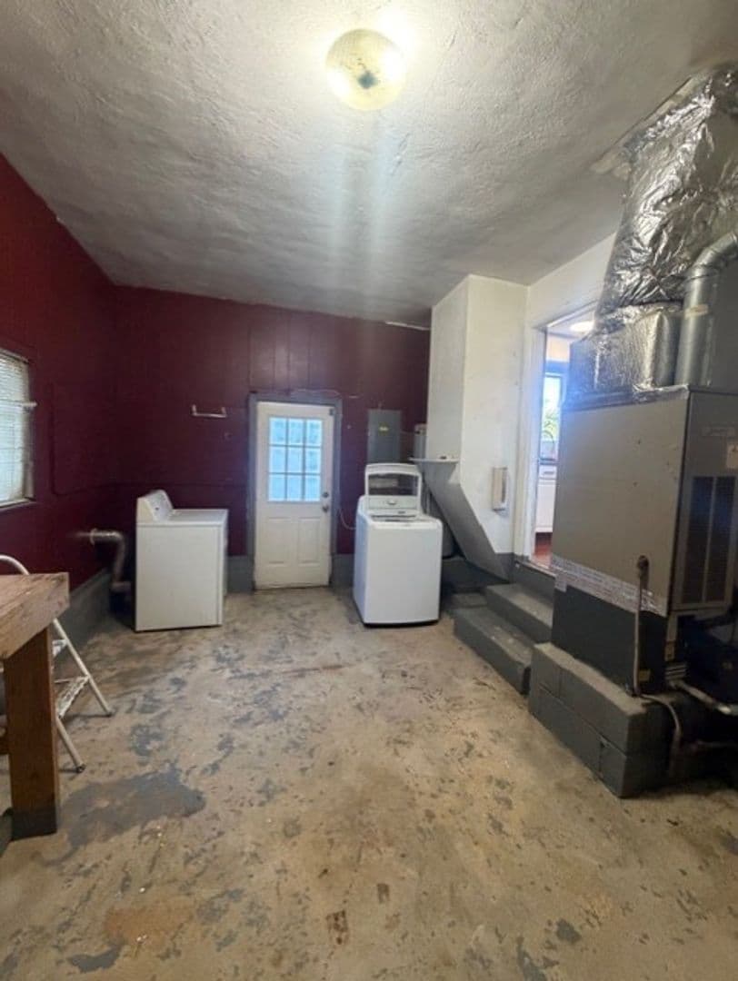 Virginia Beach House: 524 Rose Marie Avenue