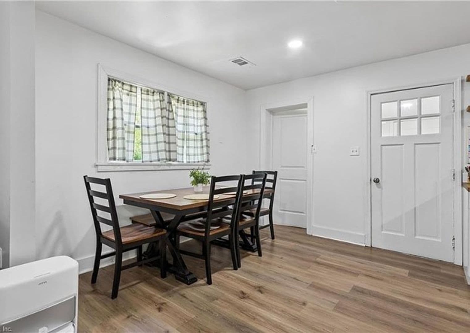 West Point House: 33345 King William Road