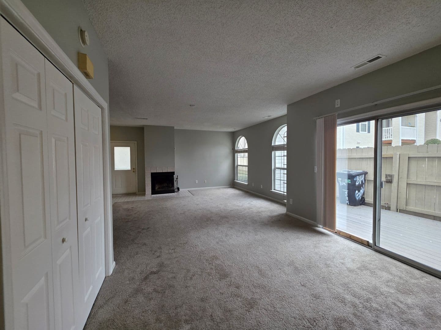 Virginia Beach Condo: 814 Gable Way