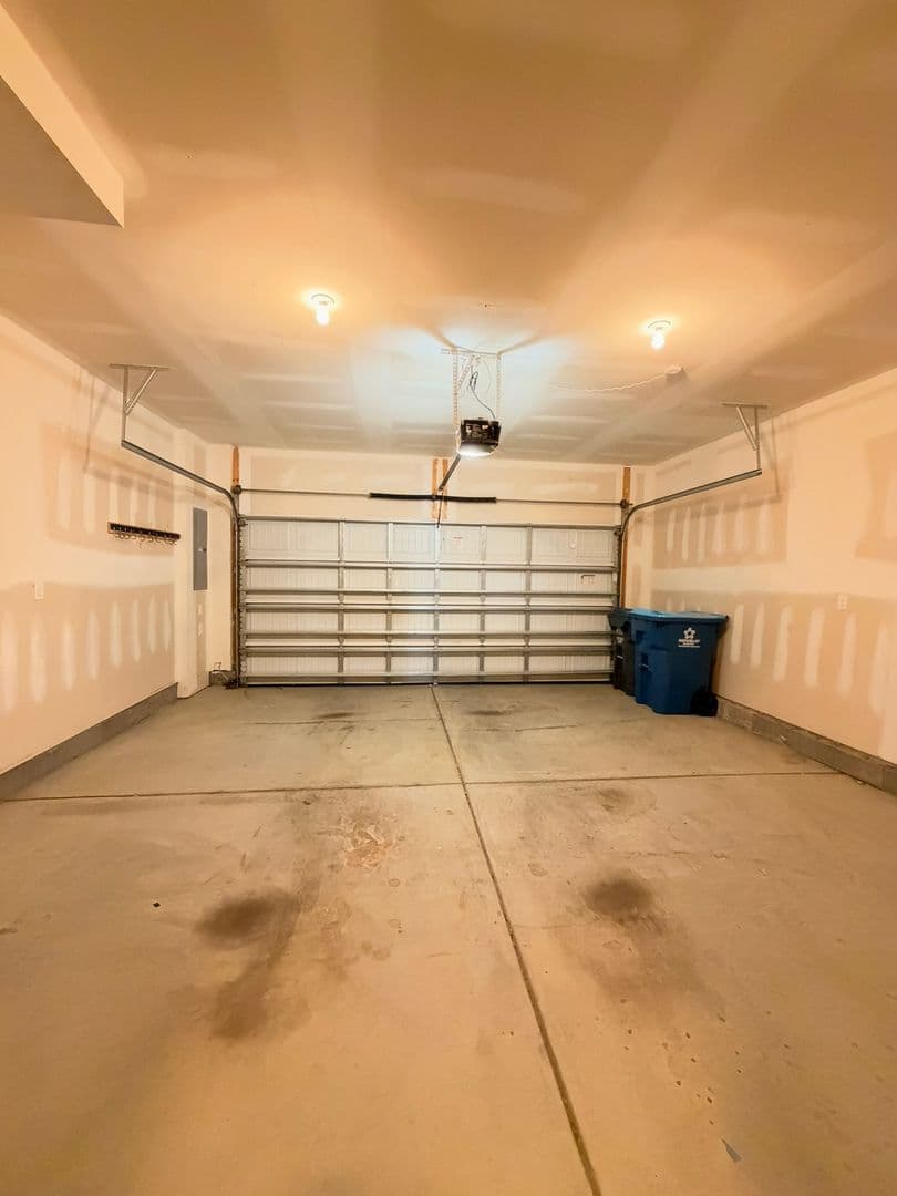 Williamsburg House: 4111 Prospect Street