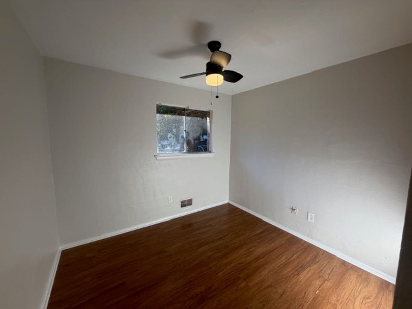 Virginia Beach House: 524 Rose Marie Avenue