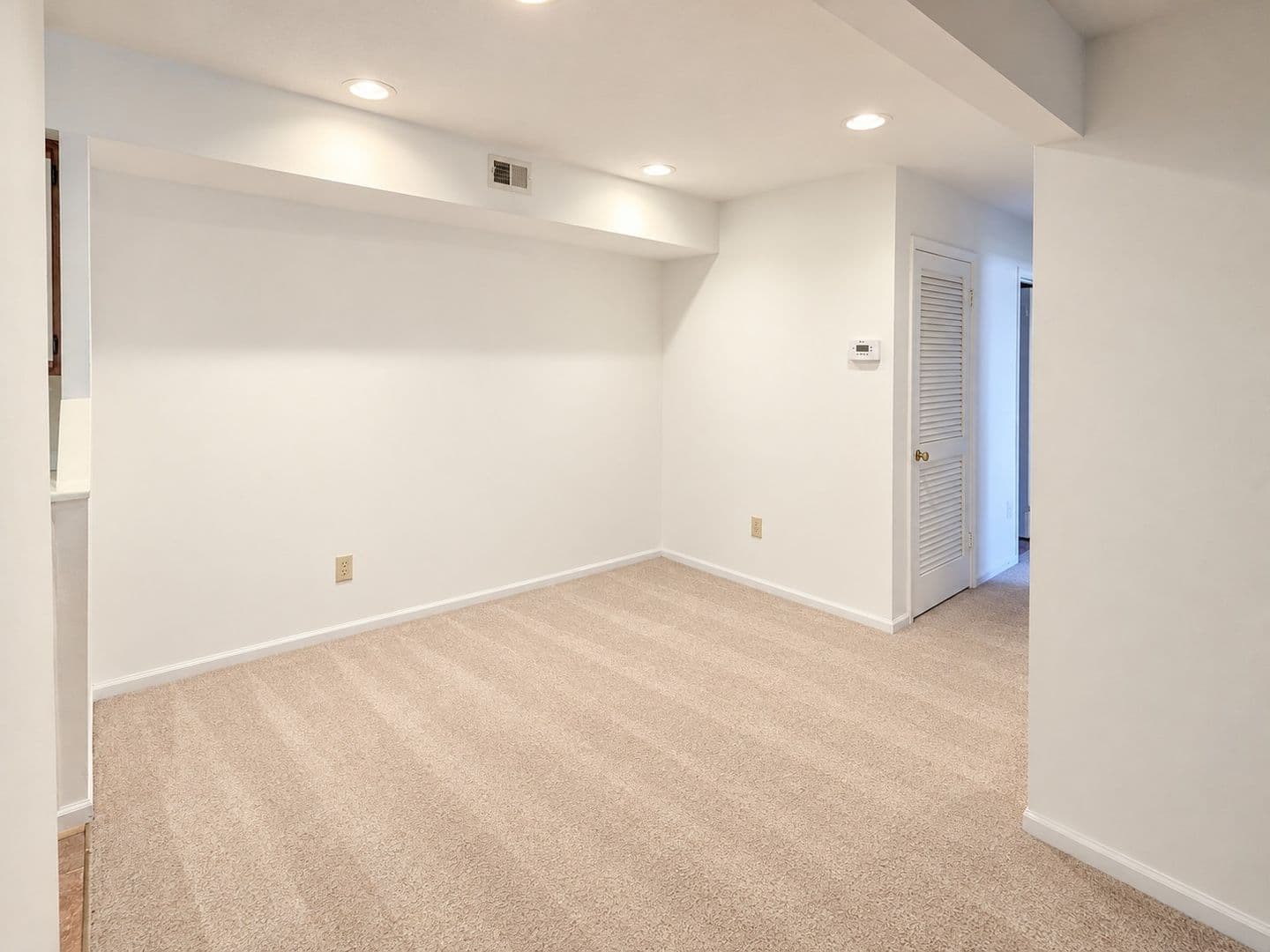 Williamsburg Condo: 4006 Governors Sq #4