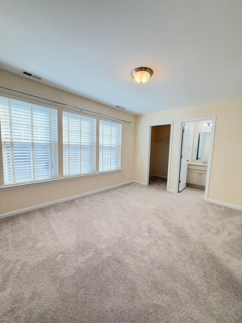 Williamsburg House: 4111 Prospect Street