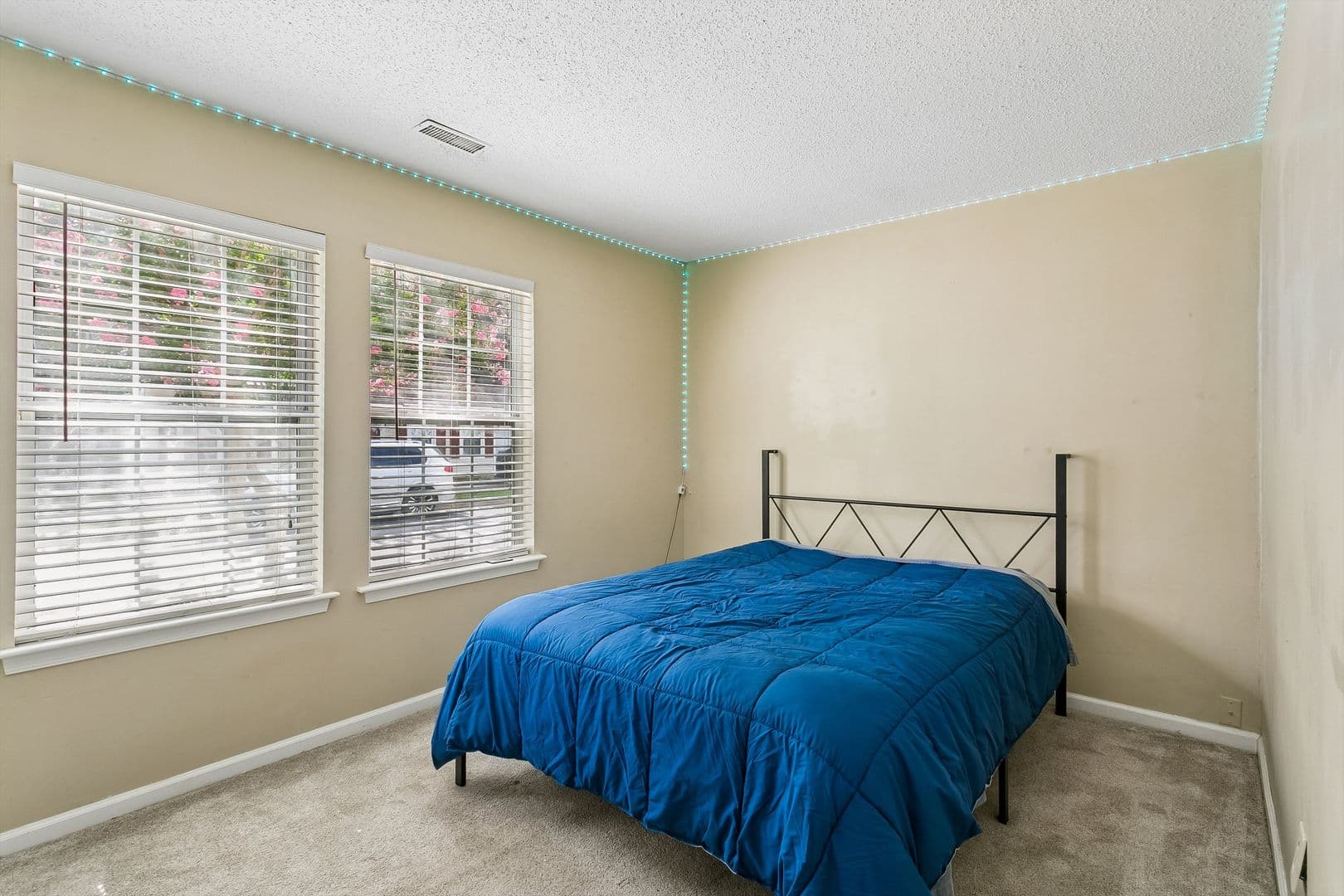 Newport News House: 187 N Hunt Club Run