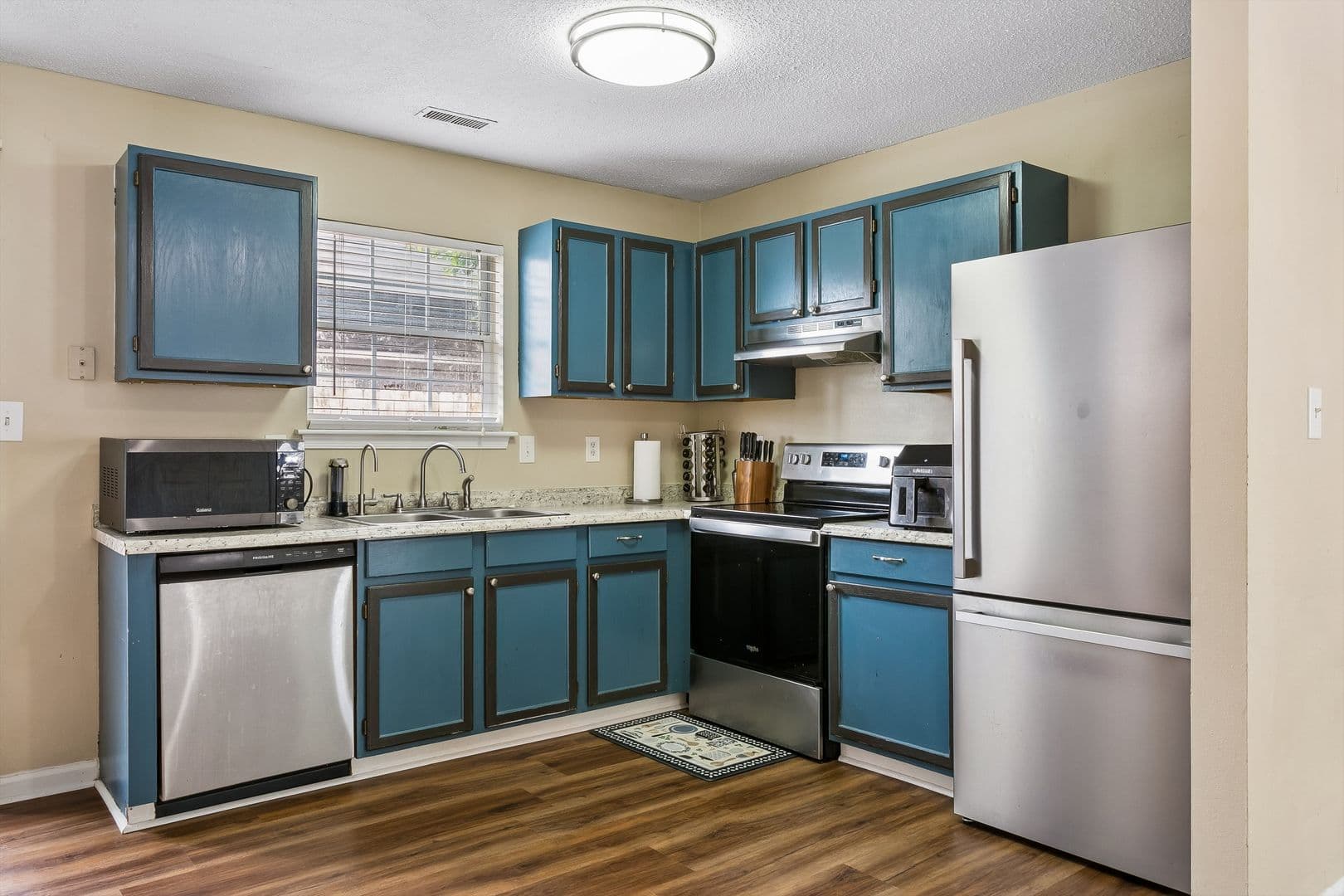Newport News House: 187 N Hunt Club Run