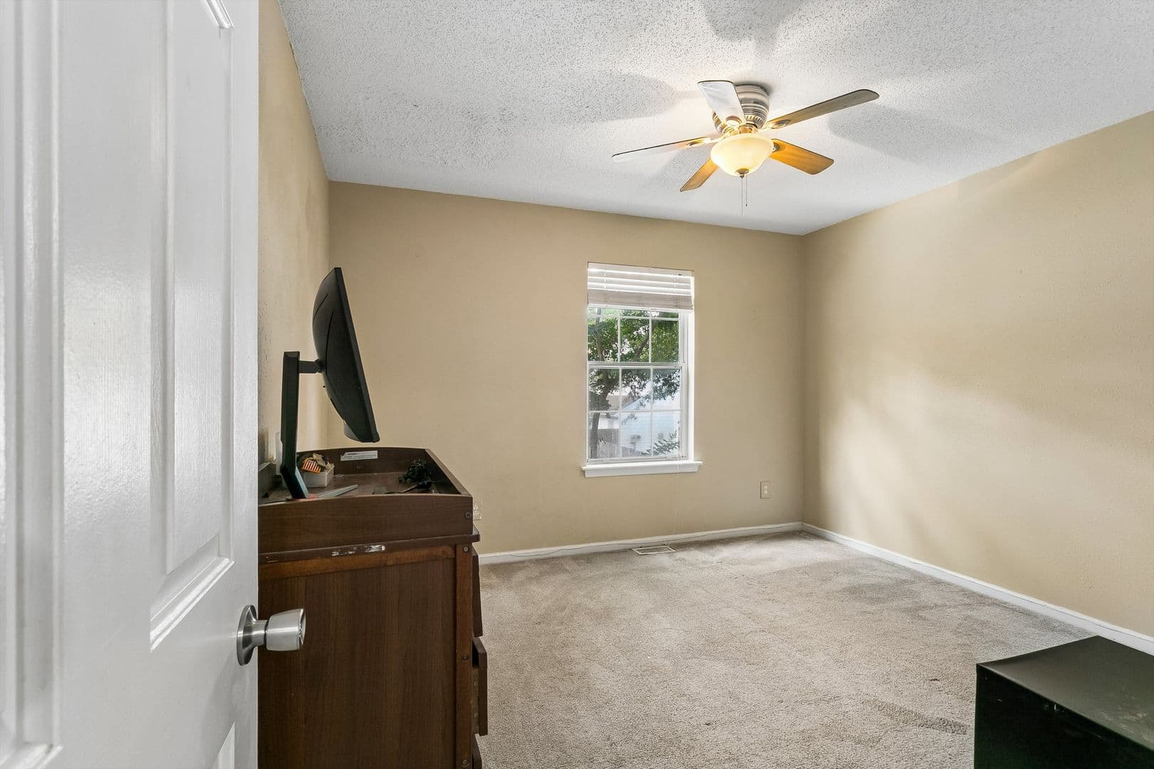 Newport News House: 187 N Hunt Club Run