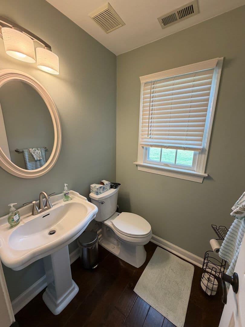 Suffolk House: 7003 Neal Court