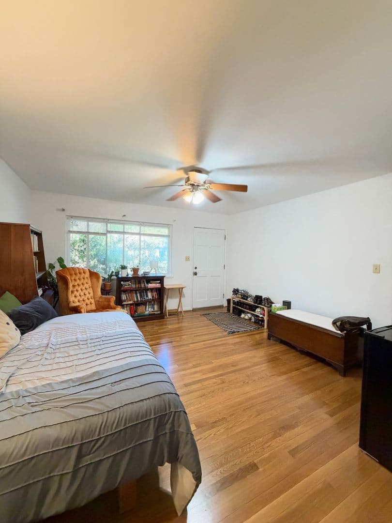 Williamsburg House: 120 Mimosa Drive