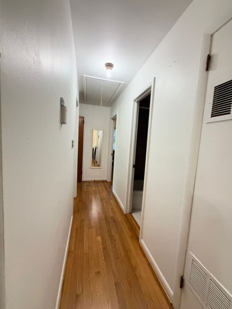 Williamsburg House: 120 Mimosa Drive