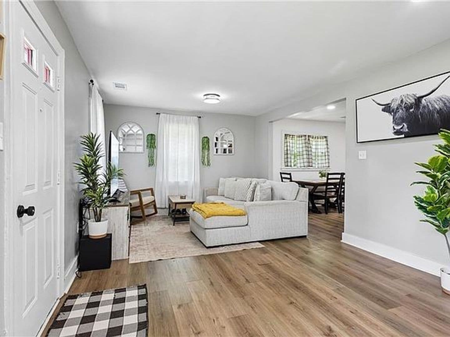 West Point House: 33345 King William Road