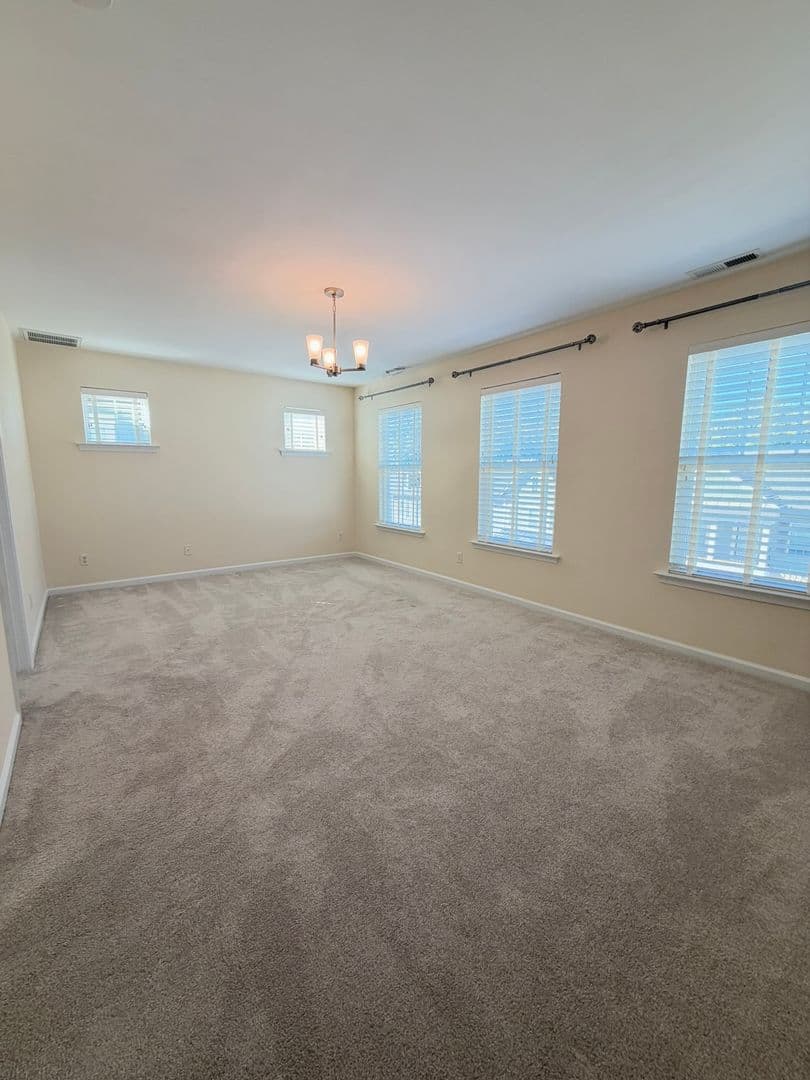 Williamsburg House: 4111 Prospect Street