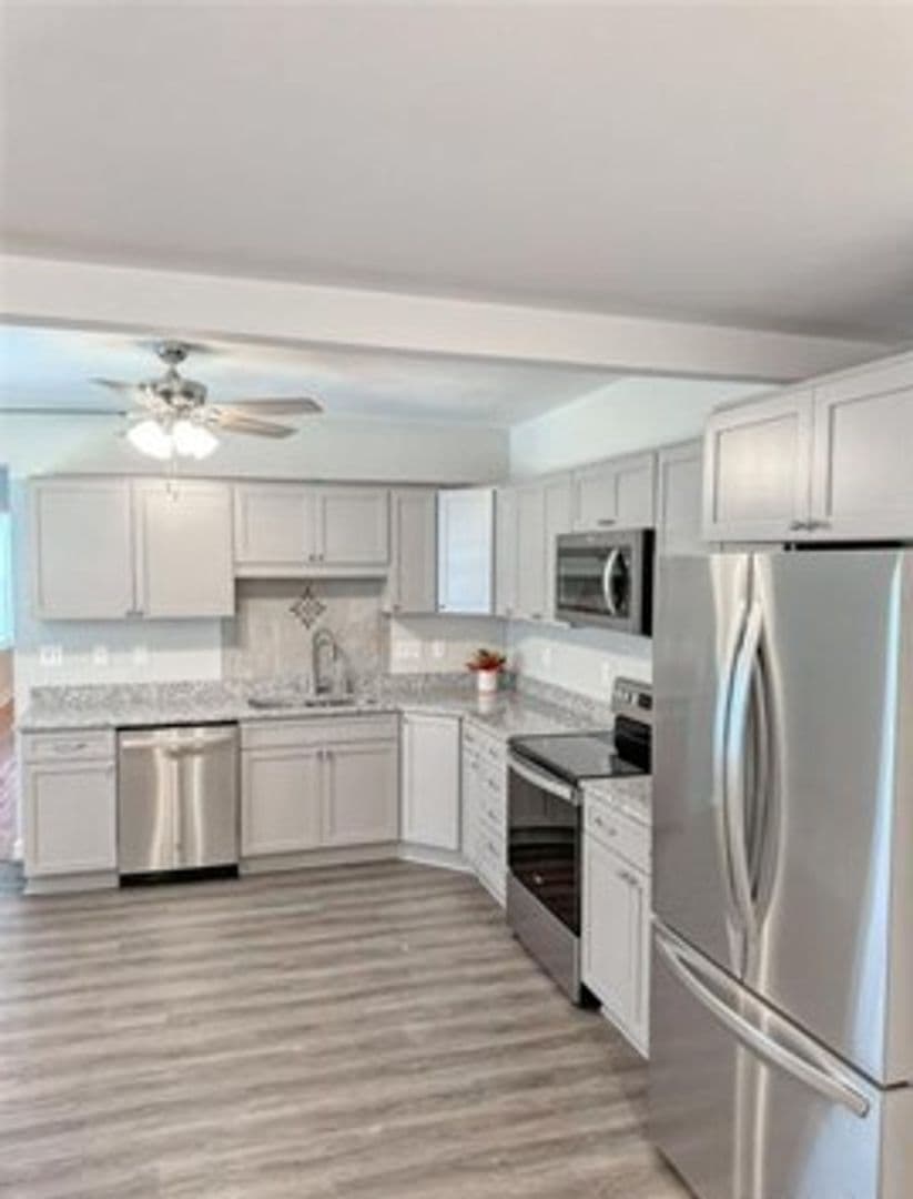 Williamsburg House: 205 Neck O Land Road