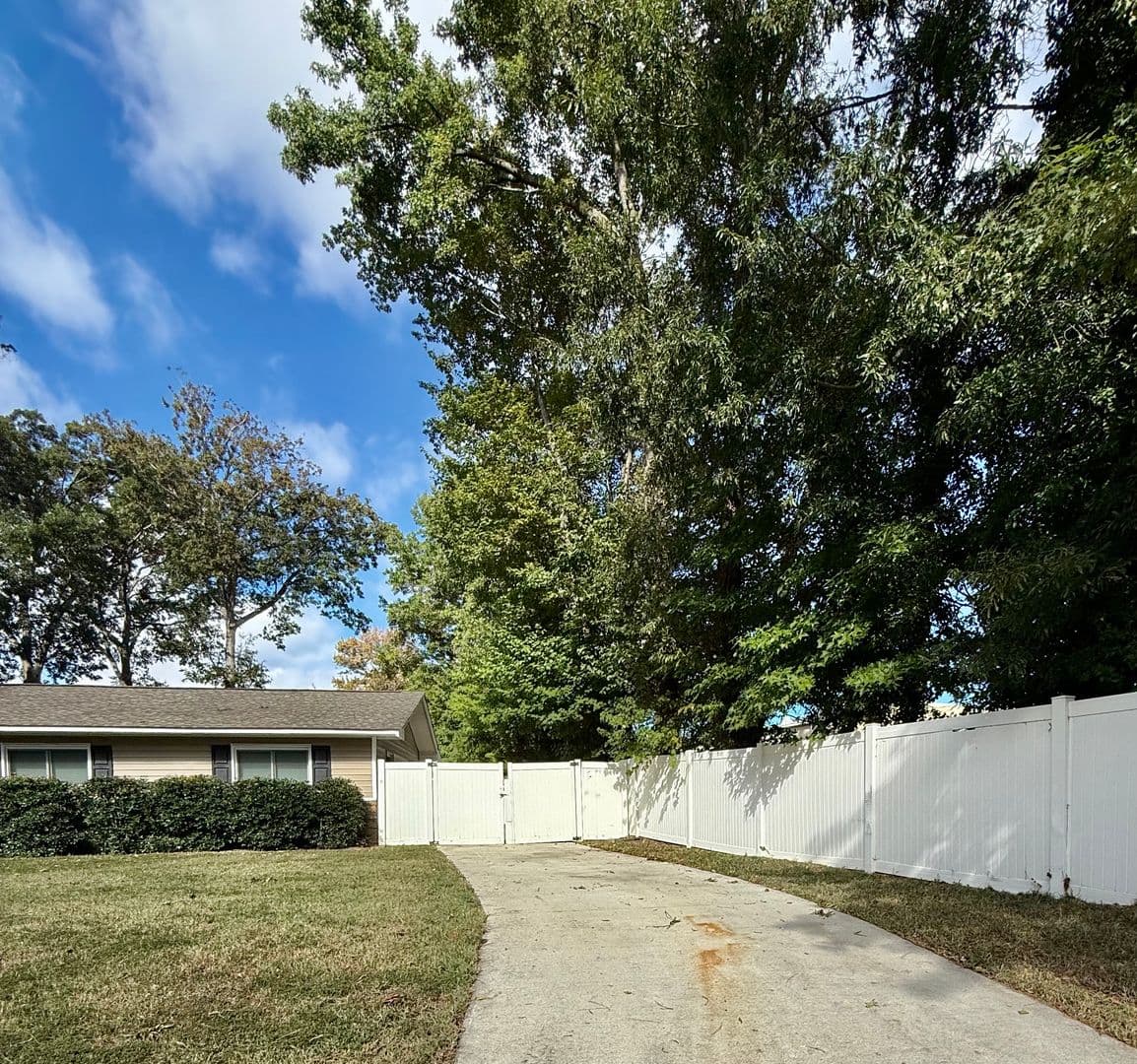 Virginia Beach House: 4700 Victory Rd