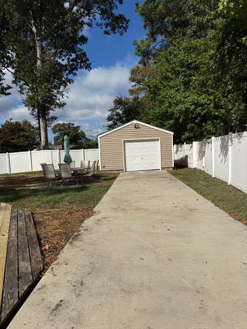 Virginia Beach House: 4700 Victory Rd