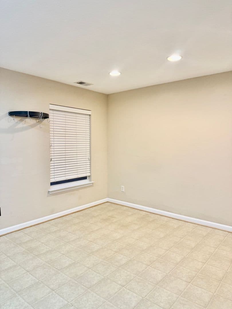 Virginia Beach House: 949 Turtle Pond Lane