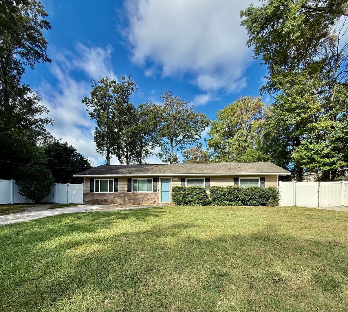Virginia Beach House: 4700 Victory Rd
