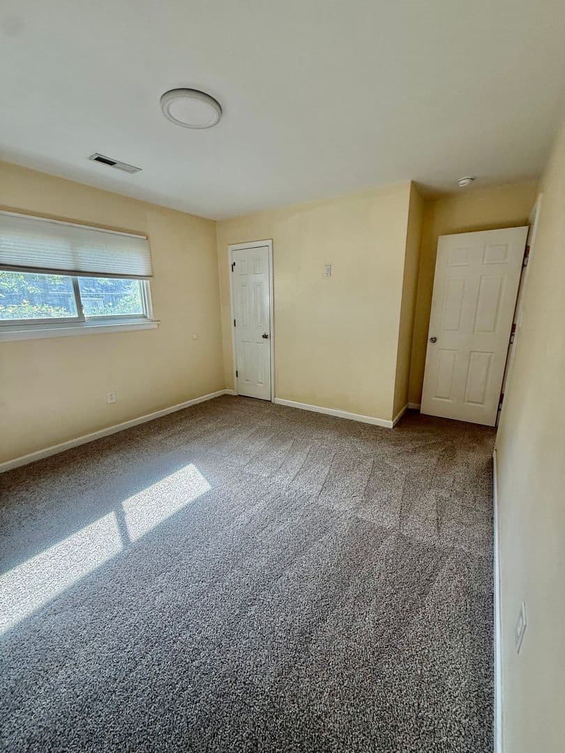 Virginia Beach House: 4700 Victory Rd