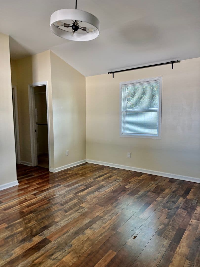 Virginia Beach House: 4700 Victory Rd