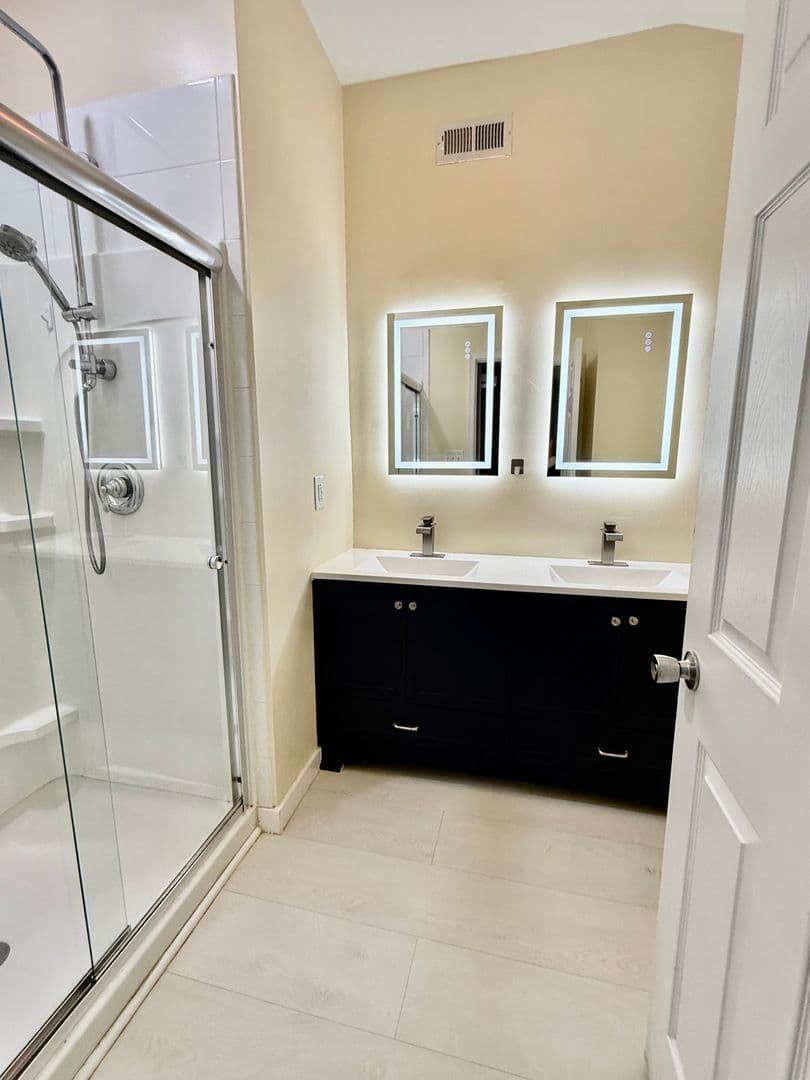 Virginia Beach House: 4700 Victory Rd