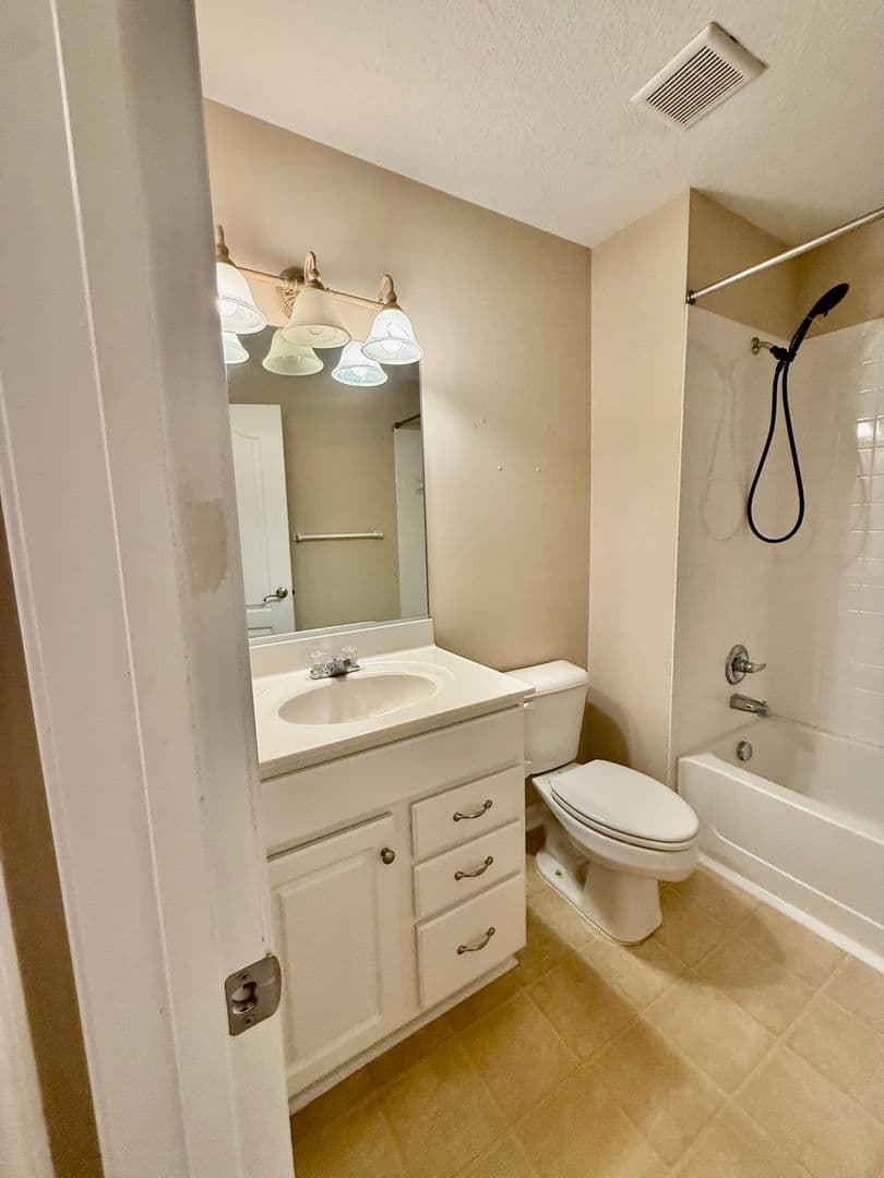 Virginia Beach House: 949 Turtle Pond Lane