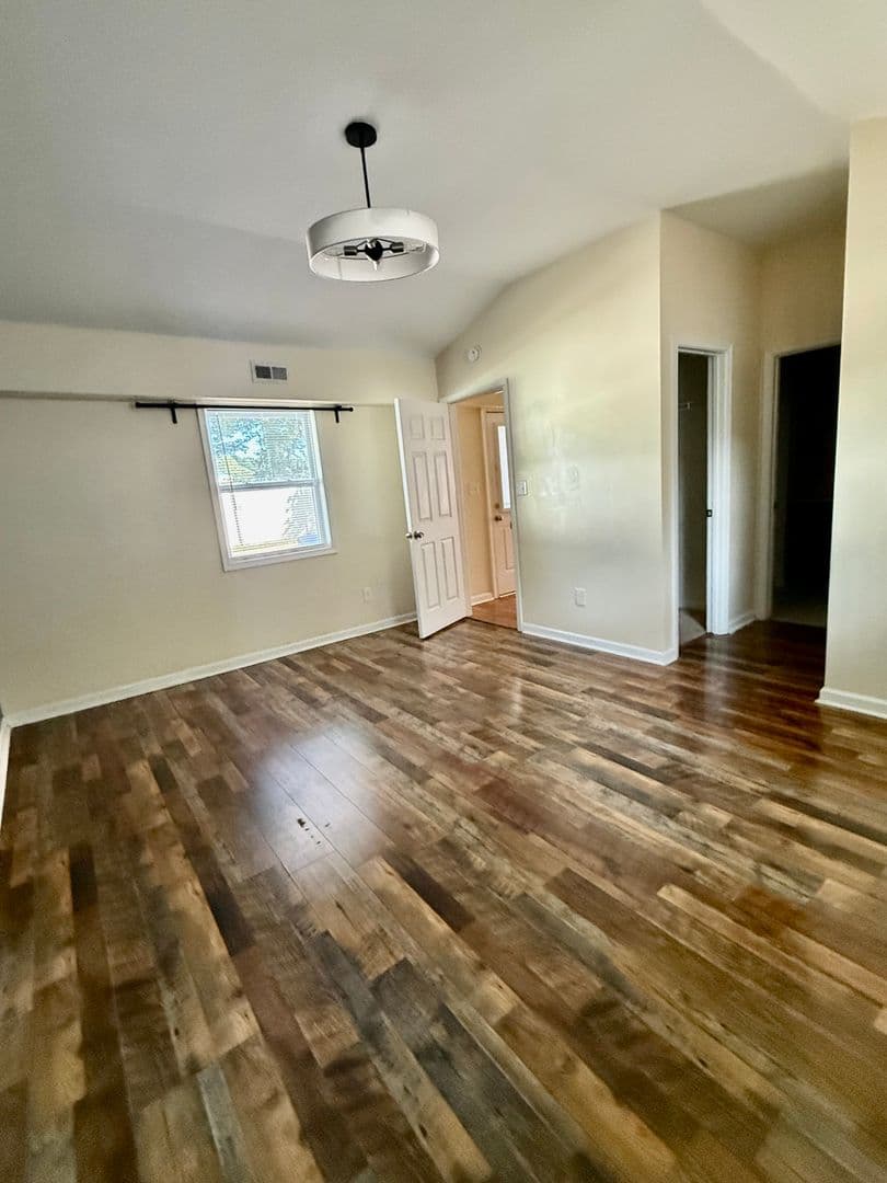 Virginia Beach House: 4700 Victory Rd