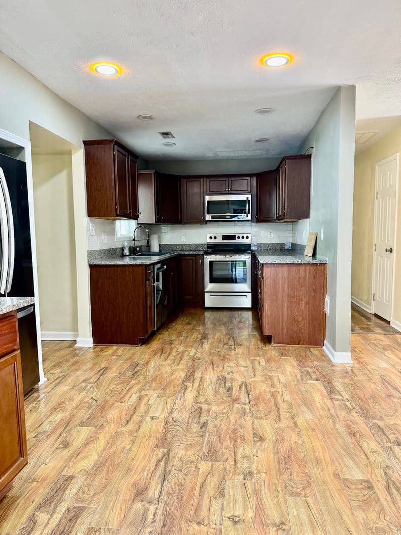 Virginia Beach House: 4700 Victory Rd