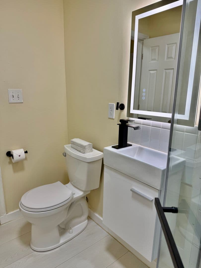 Virginia Beach House: 4700 Victory Rd