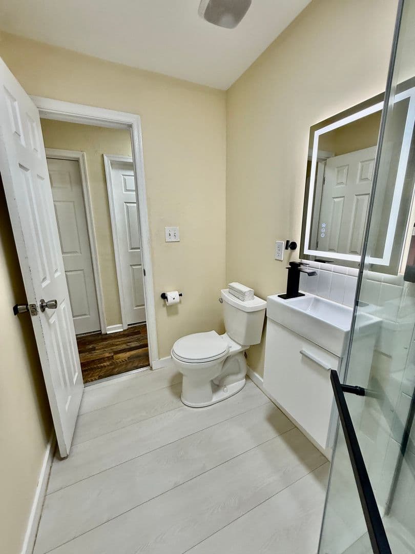 Virginia Beach House: 4700 Victory Rd