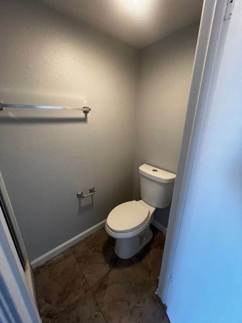 Las Vegas Apartment: 5662 E. Lake Mead Blvd.