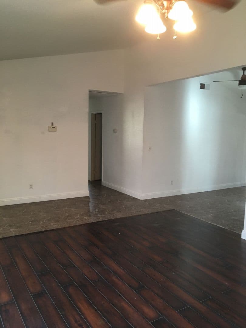 Las Vegas Apartment: 913 Shadow Mountain Pl.