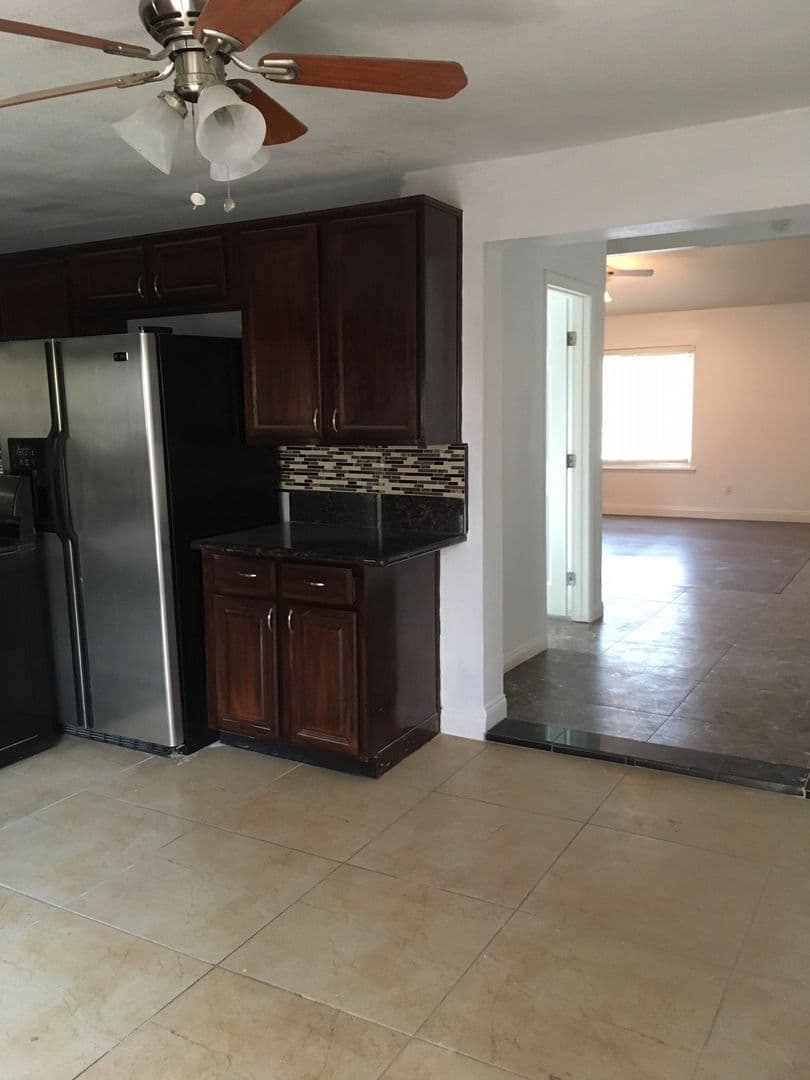 Las Vegas Apartment: 913 Shadow Mountain Pl.