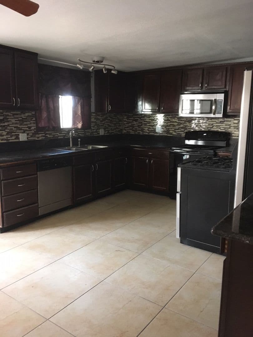 Las Vegas Apartment: 913 Shadow Mountain Pl.