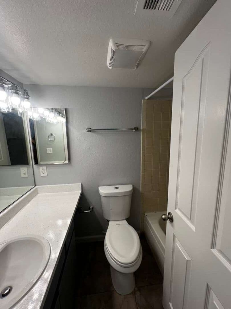 Las Vegas Apartment: 5662 E. Lake Mead Blvd.