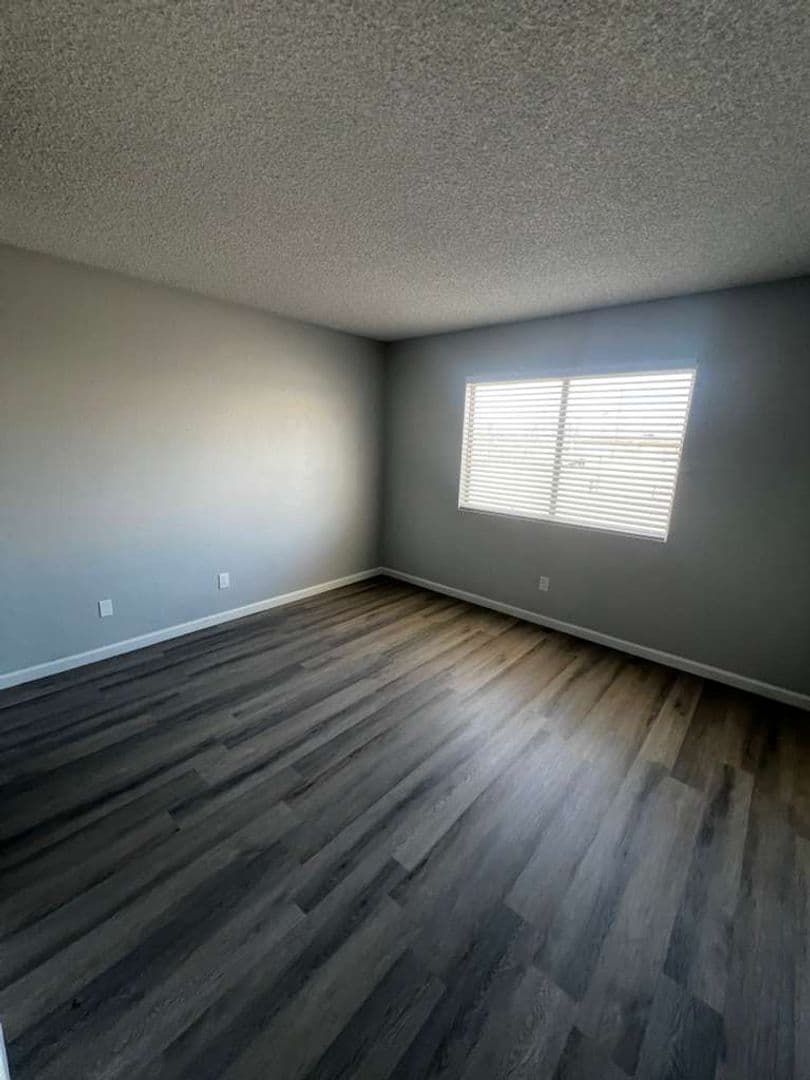 Las Vegas Apartment: 5662 E. Lake Mead Blvd.