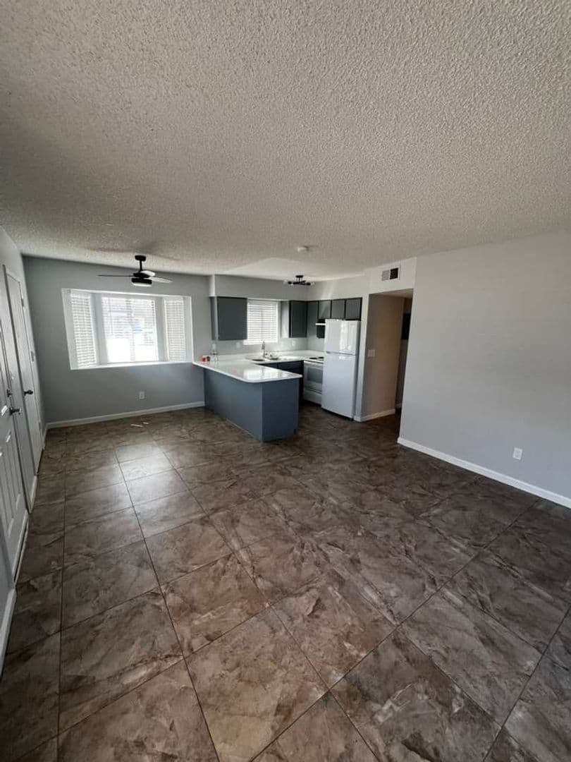Las Vegas Apartment: 5662 E. Lake Mead Blvd.