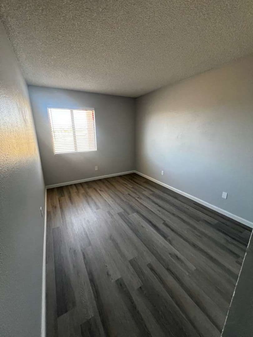 Las Vegas Apartment: 5662 E. Lake Mead Blvd.