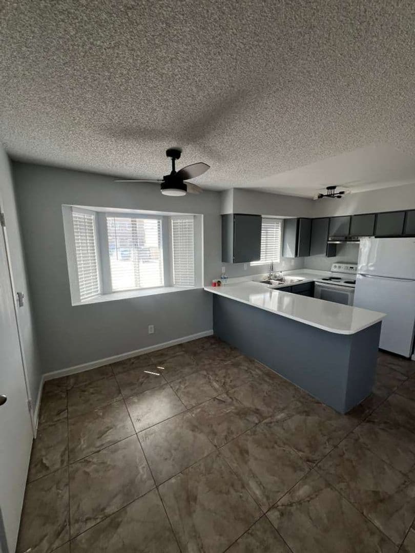 Las Vegas Apartment: 5662 E. Lake Mead Blvd.