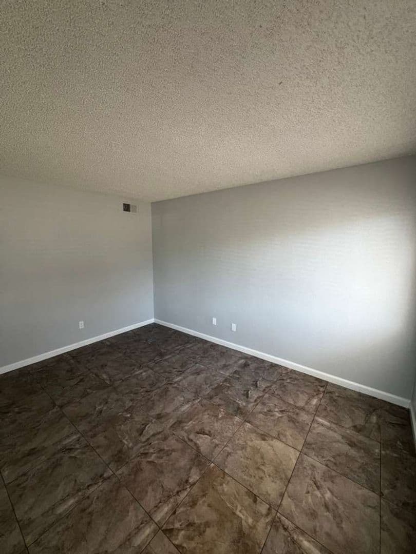 Las Vegas Apartment: 5662 E. Lake Mead Blvd.