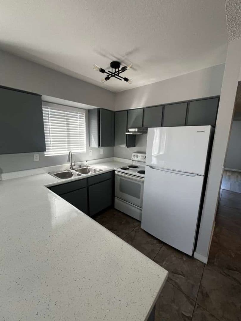 Las Vegas Apartment: 5662 E. Lake Mead Blvd.