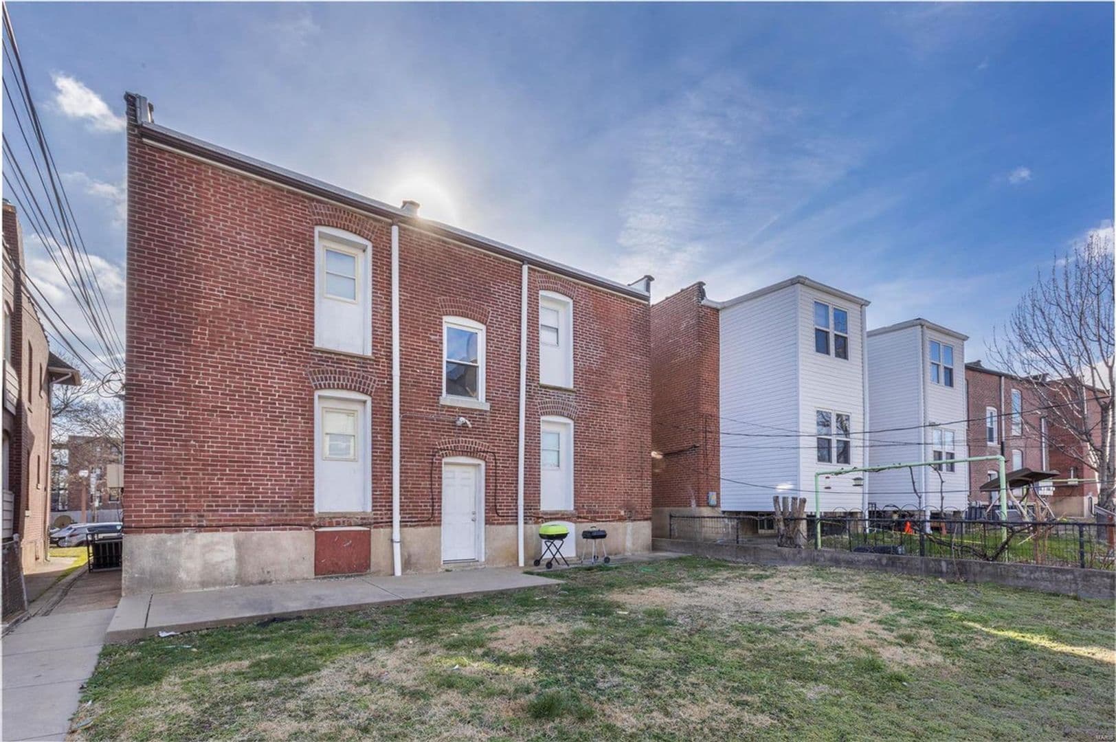 St Louis Apartment: 4919-4921 Lindenwood Ave