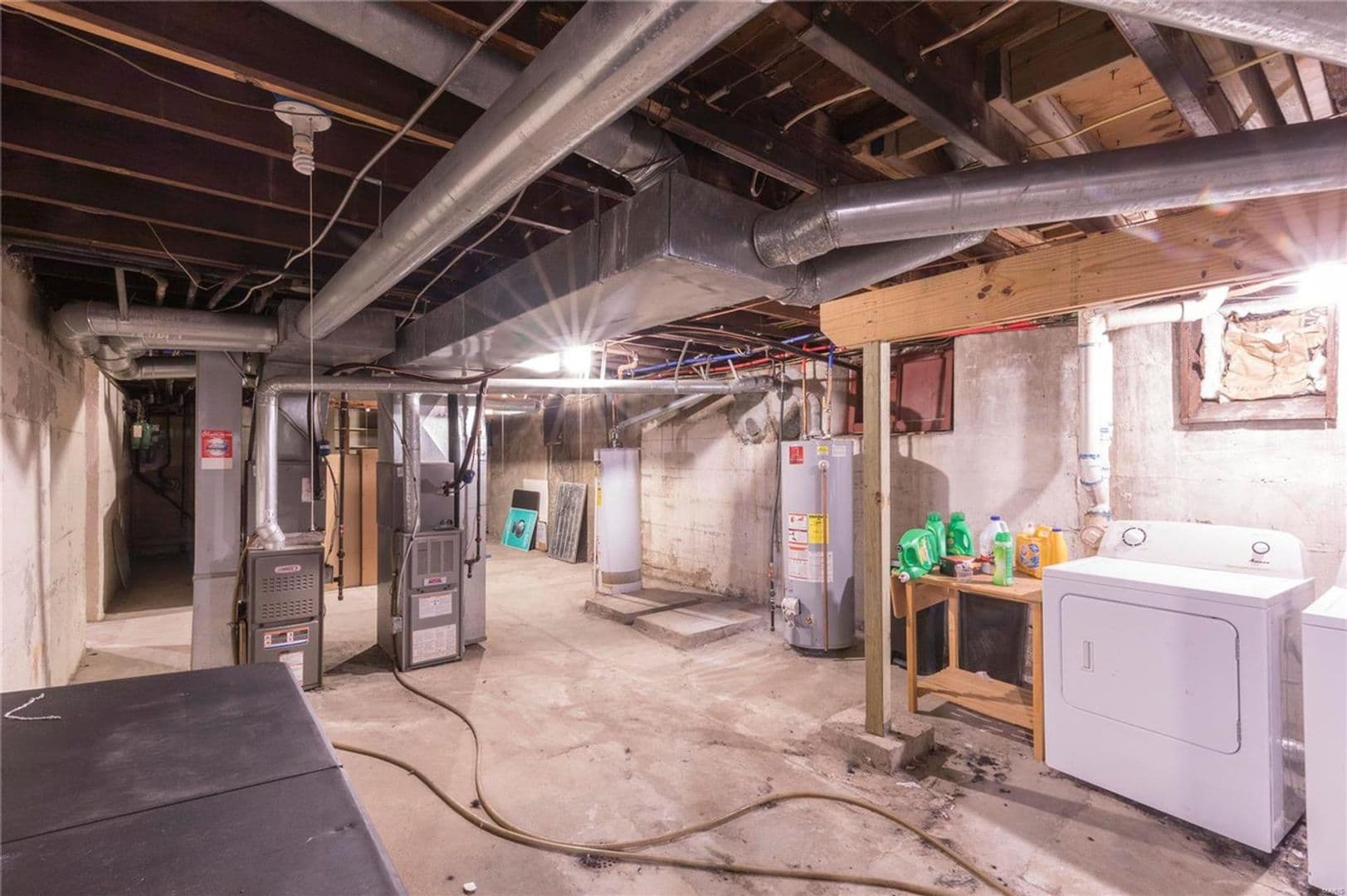 St Louis Apartment: 4919-4921 Lindenwood Ave